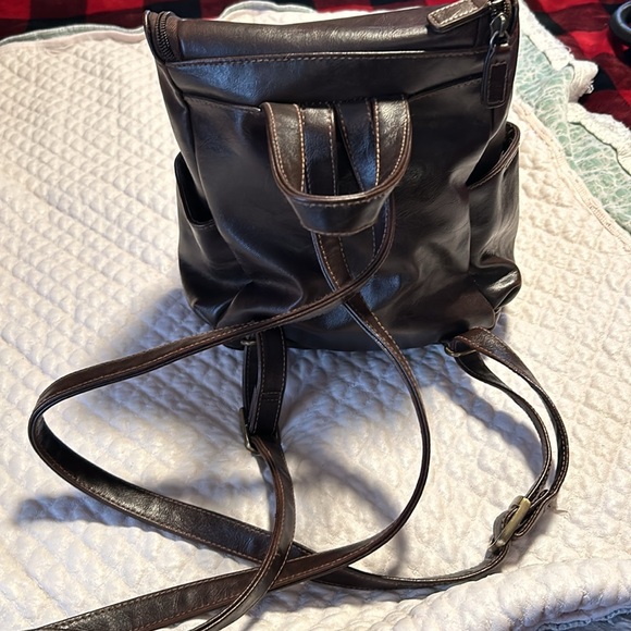 Simply Basic Backpack - Picture 2 of 3